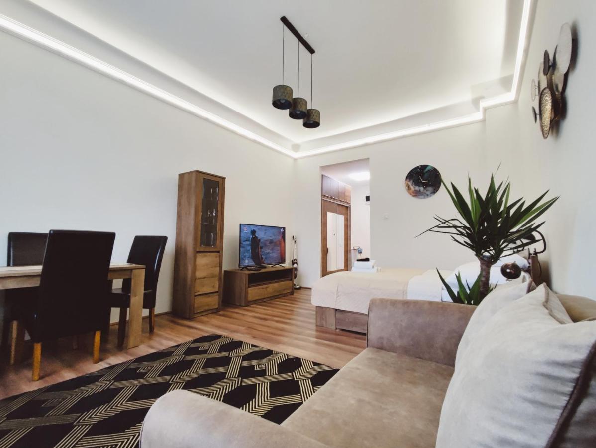 Central Palace Apartman Дебрецен Экстерьер фото