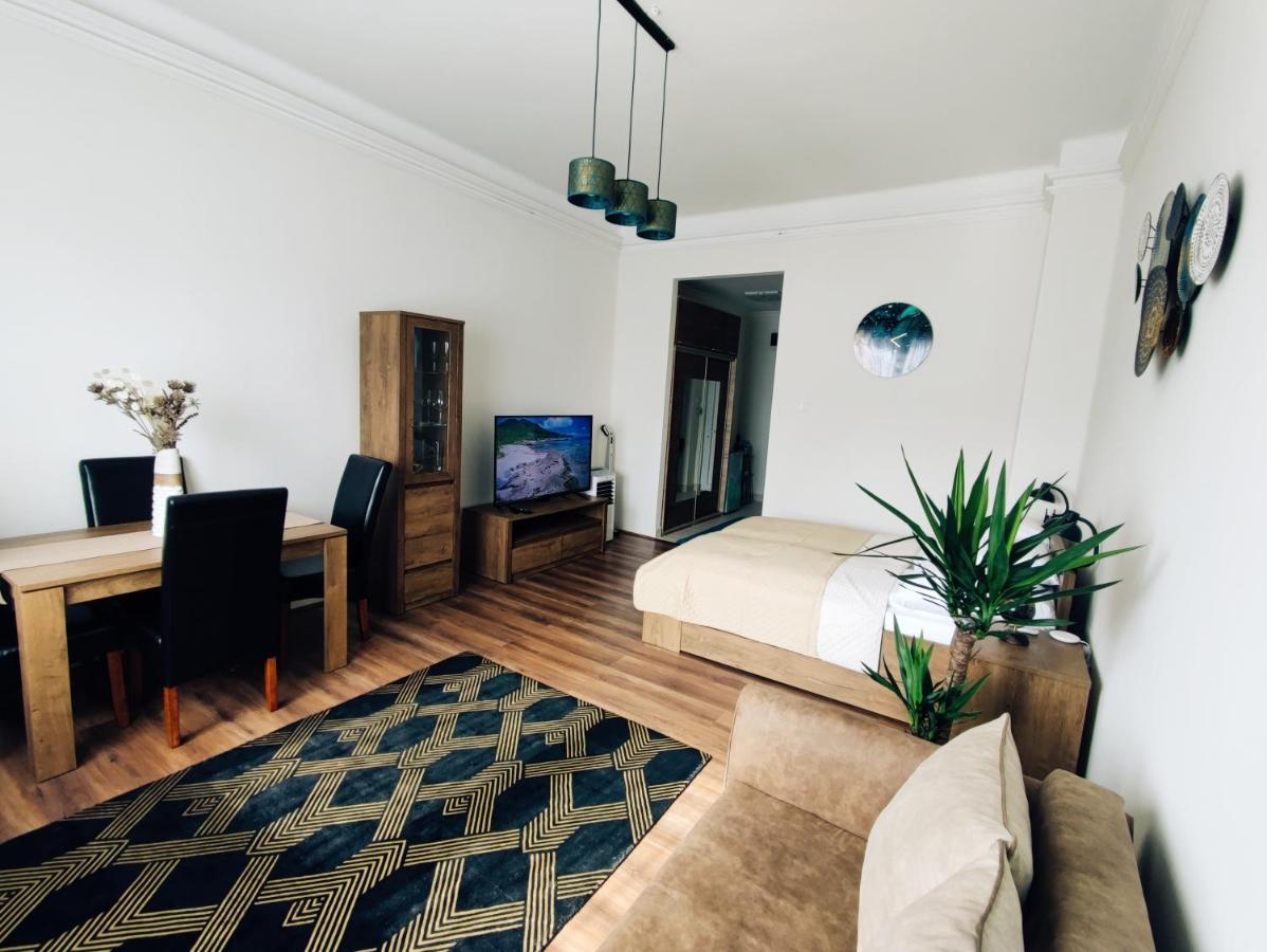 Central Palace Apartman Дебрецен Экстерьер фото