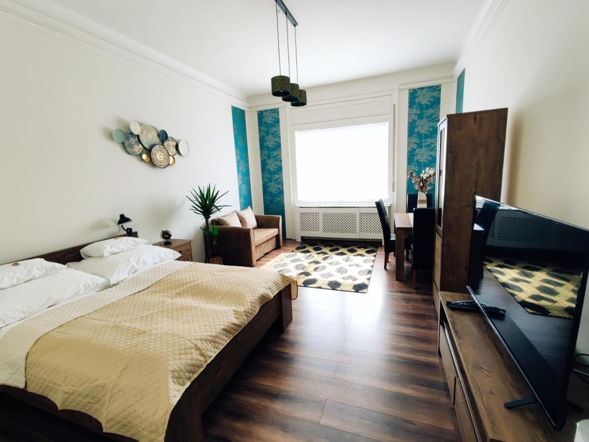 Central Palace Apartman Дебрецен Экстерьер фото